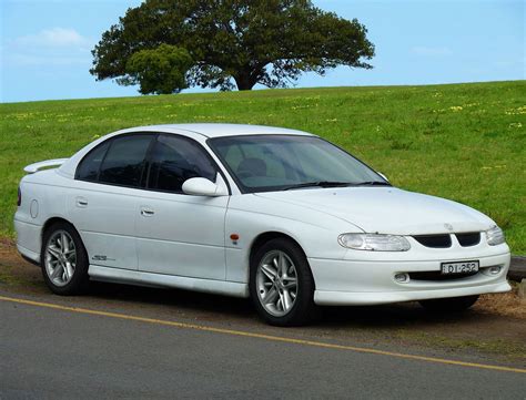 Holden Commodore II 1988 - 1997 Sedan :: OUTSTANDING CARS