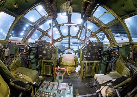 Boeing B-29 Superfortress - Cockpit des Bombers Wwii Aircraft, Military ...