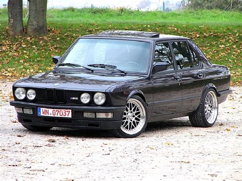 1987 BMW E28 M5 Individual