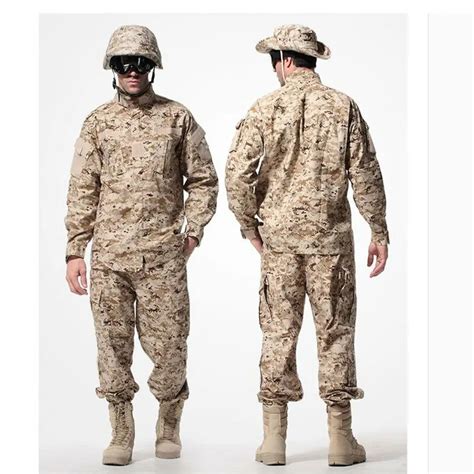 Uniforme de combate de camuflaje militar táctico del desierto del ...