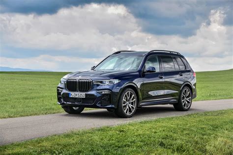 Tanzanite Blue BMW X7 M50i looks astonishing in new photo gallery