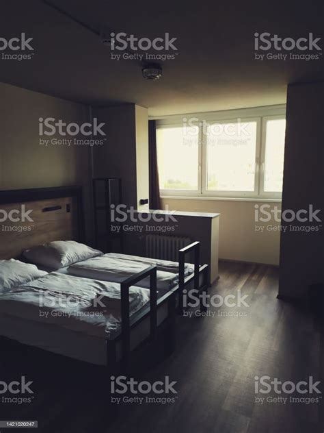 Empty Hotel Room Stock Photo - Download Image Now - Architecture, Bed ...