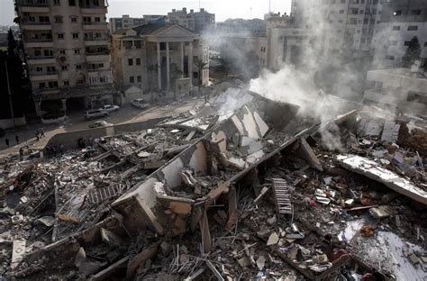 Israel blows up apartments in Gaza city sending families fleeing ...