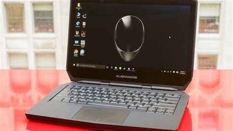 Alienware 13 OLED (pictures) - CNET