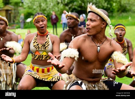 Lions of Zululand (a cultural mix of musicians & dancers from South ...