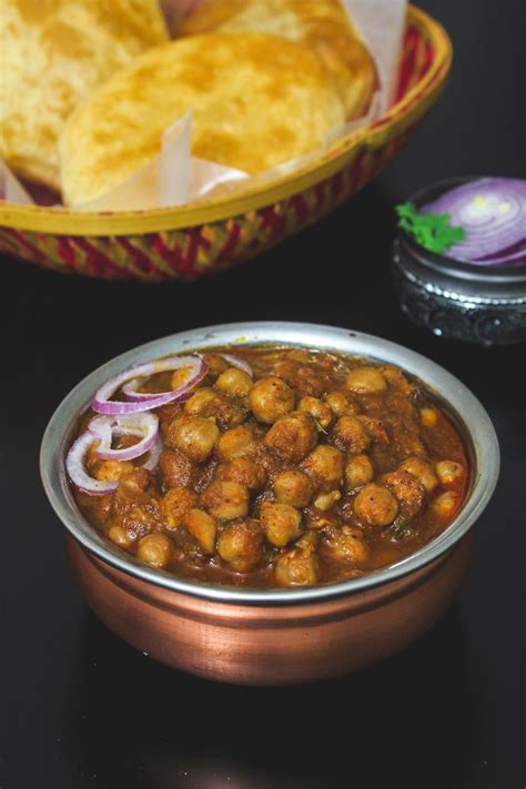 Punjabi Chole Recipe (Chole Masala) - Spice Up The Curry