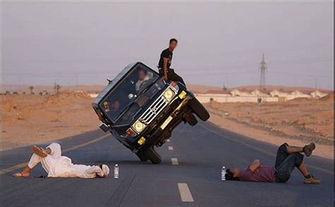 Extreme car stunts (14 pics) - Izismile.com