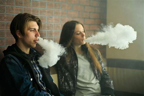 Weed vapes probably sending a toxic gas to your lungs, study finds ...