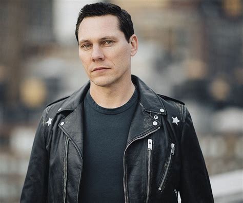 Tiësto Biography - Facts, Childhood, Family Life & Achievements