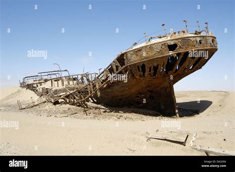 Eduard Bohlen shipwreck in the Namibian Desert Stock Photo - Alamy