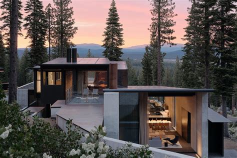 Minimalist modern mountain home rises in California - Curbed