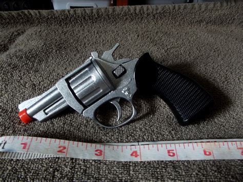 NEW ! Metal,Magnum 8-Shot Pistol-Cap Gun Toy( Looks Real )