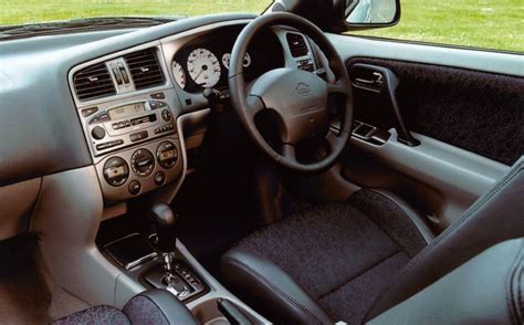 Nissan Primera Saloon Review (1999 - 2002) | Parkers