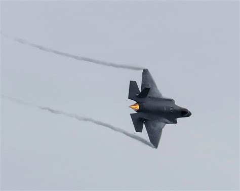 F22 at air show : r/aviation