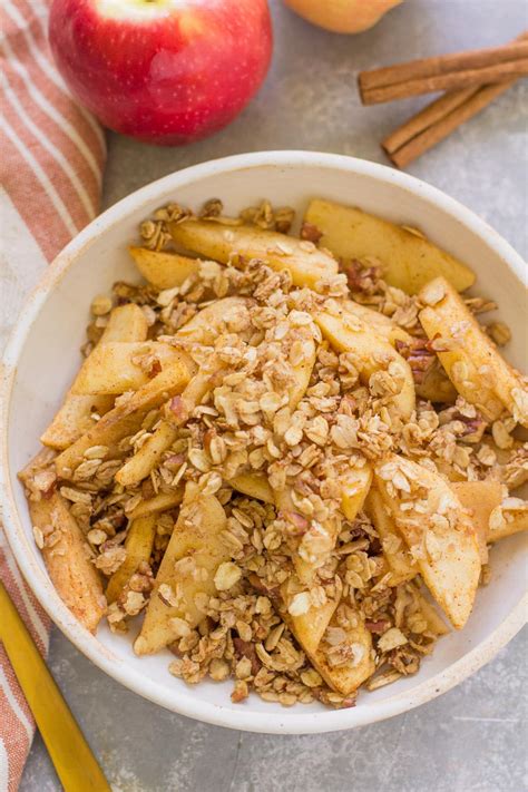 Healthy Apple Crisp | The Clean Eating Couple