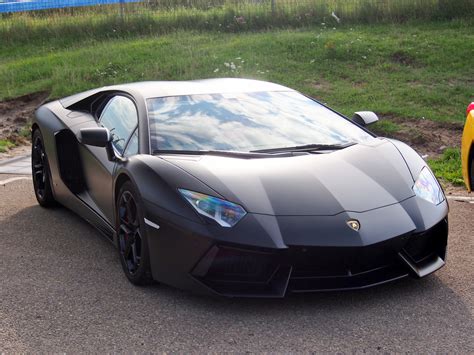 File:Black Lamborghini Aventador, pic1.JPG - Wikimedia Commons