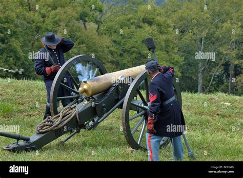 Union soldier re-enactors firing an American Civil War Cannon at the ...