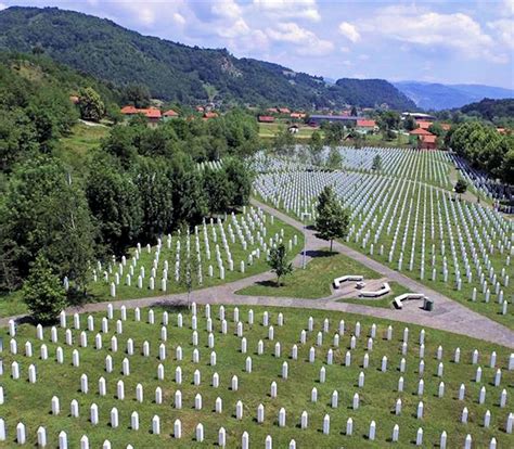 Srebrenica / Srebrenica 25: népirtás hét nap, hét éjszaka « Mérce / The ...