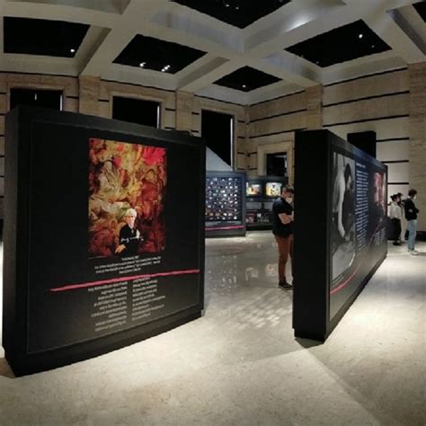 IMAGO Museum, Pescara. La hall d'ingresso a piano terra. Open plan e ...