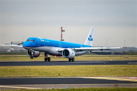 Eerste Embraer 195-E2 van KLM Cityhopper op Schiphol aangekomen