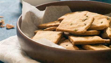 Spicy Whole Wheat Crackers - Cooking With Sapana