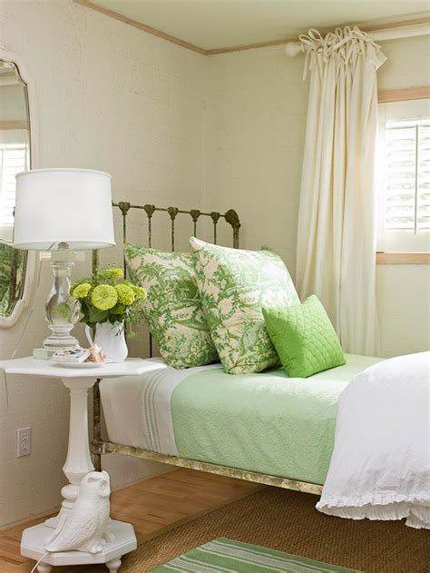 44 Wonderful Spring-Inspired Bedroom Decorating Ideas - DigsDigs