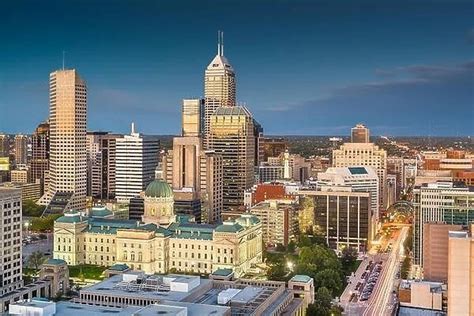 Indianapolis, Indiana, USA downtown skyline at twilight