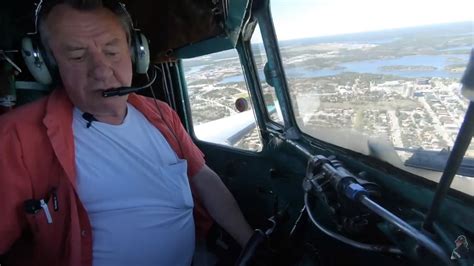 Video: flying the DC-3 : Flight Training Central