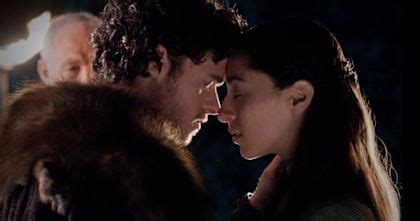 The Differences Between Robb Stark's Wife in the Books and Show: Who is ...