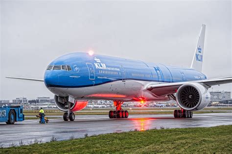 KLM welcomes latest Boeing 777-300 at Schiphol