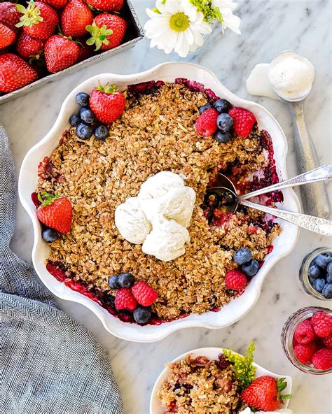 Healthy Berry Crisp - JoyFoodSunshine