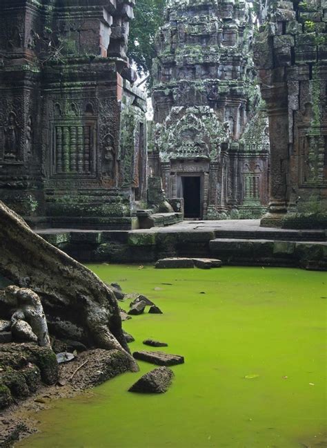 Abandoned hindu temple in cambodia . 2000 years old and totally ...