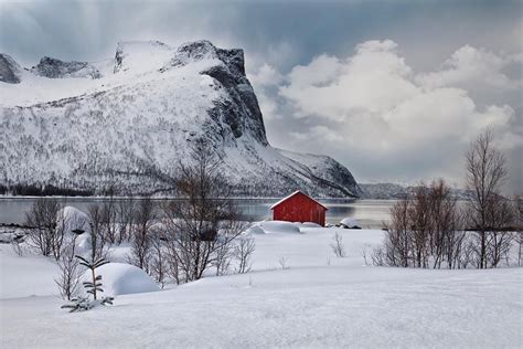 *🇳🇴 Red building in the snow (Senja Island, northern Norway) by Anne ...