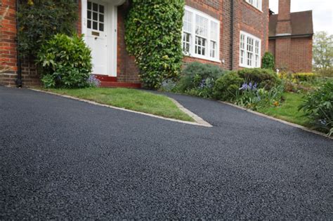 Tarmac Drives - Birmingham Driveway | 0121 285 3637