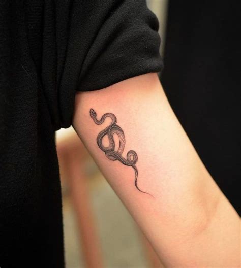 Beste Snake Tattoos | Snake tattoo design, Tattoos, Snake tattoos