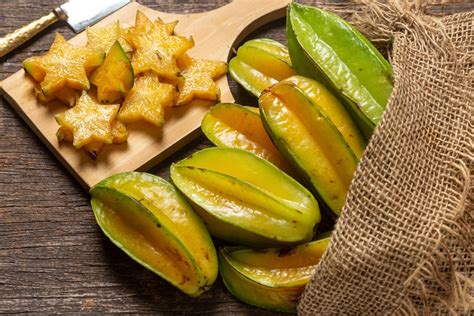 2 Carambola Varieties (Plus Growing Tips and Recipes) - ChowTray