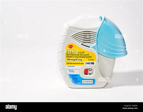 Copd inhaler hi-res stock photography and images - Alamy