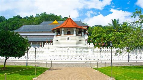 Tooth Relic Temple Kandy | Sri Lanka Holiday Packages