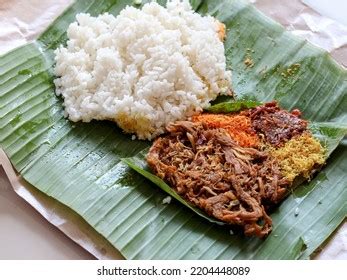 Nasi Krawu Sego Krawu On Banana Stock Photo 2204448089 | Shutterstock