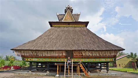 Garista Rumah Adat Karo Pertama di Kota Medan - Medan Wisata - Travel ...