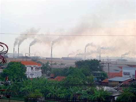 Asap Pabrik | Air pollution at edge of Surabaya. Pencemaran … | Flickr