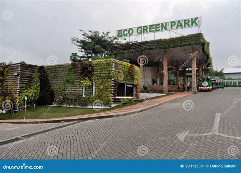 Eco Green Park entrance editorial photo. Image of neighbourhood - 293123391