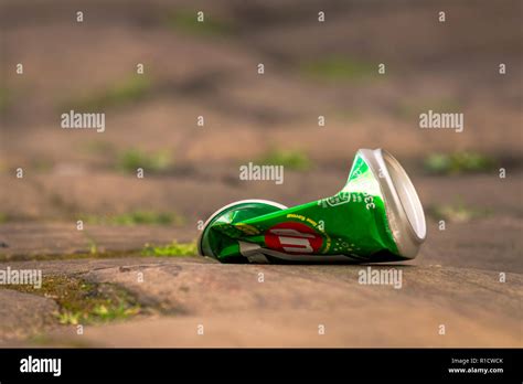 Crushed soda can hi-res stock photography and images - Alamy