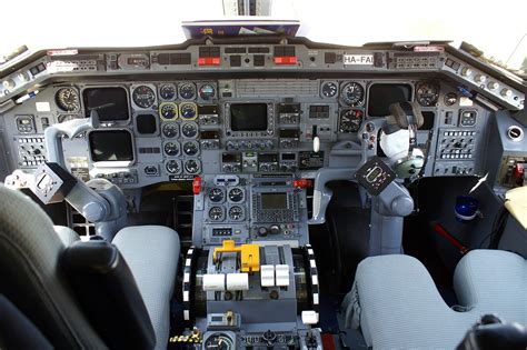 Jet airlines test: embraer legacy 500 cockpit