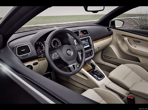 Volkswagen EOS (2011) - Interior | Caricos