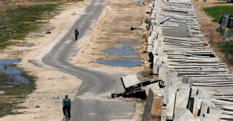 Egypt to close Gaza border on Sunday