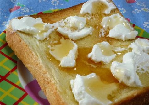 Strained Yogurt and Honey Toast Recipe by cookpad.japan - Cookpad