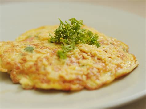 How to Make a Fluffy 3 Egg Omelette: 13 Steps (with Pictures)