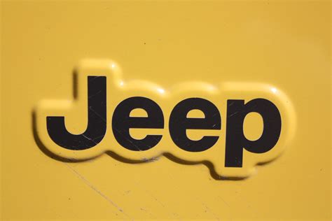 2160x1440 resolution | yellow and black Jeep logo, Jeep, logo HD ...