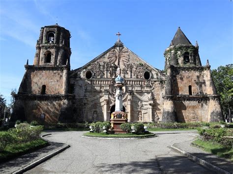 Top 30 Region 6 Tourist Spots in the Philippines